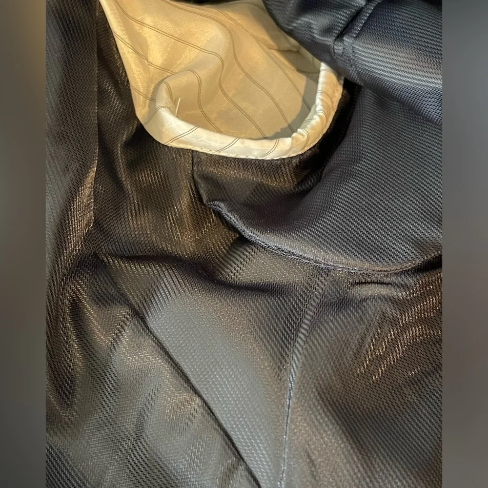 🔥‼️Norm Thompson 40R 100% silk men’s jacket/blazer. Excellent quality clothier!